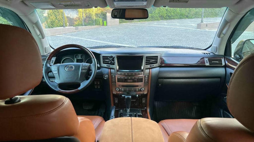 Lexus LX570